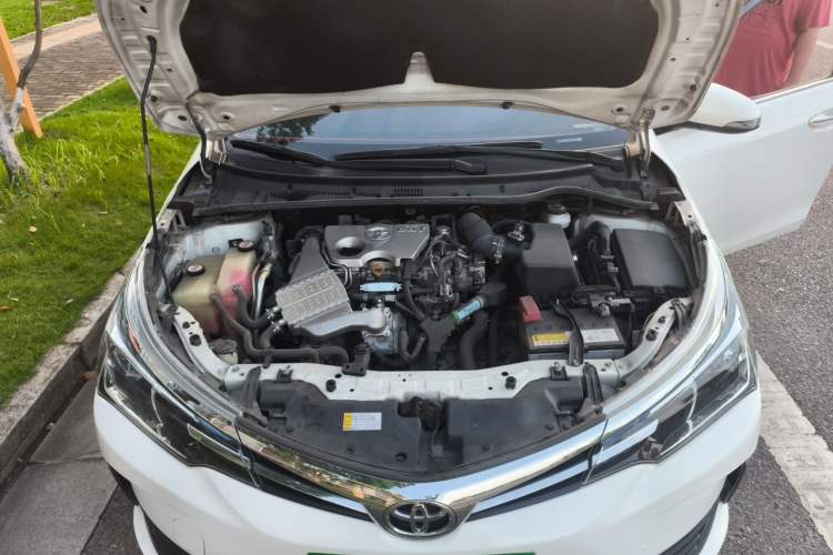 Used Toyota Corolla 2017 Revised Version 1.2T S-CVT GL Engine Bay