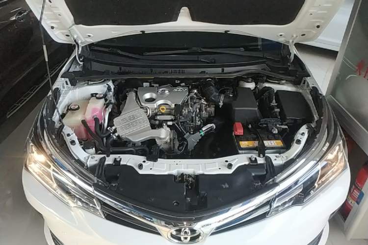 Used Toyota Corolla 2017 Revised Version 1.2T Manual GL-i Engine Bay