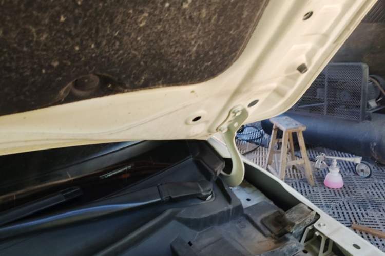 Used Toyota Corolla 2017 1.6L CVT GL Engine Bay Left