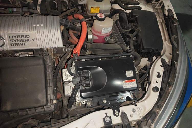 Used Toyota Corolla 2017 Revised Dual-Engine 1.8L E-CVT Leading Edition Engine Bay Left