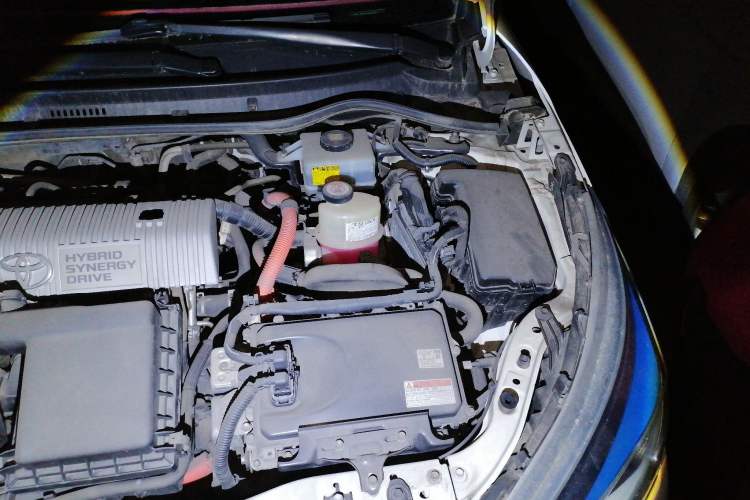 Used Toyota Corolla 2017 Revised Dual-Engine 1.8L E-CVT Leading Edition Engine Bay Left