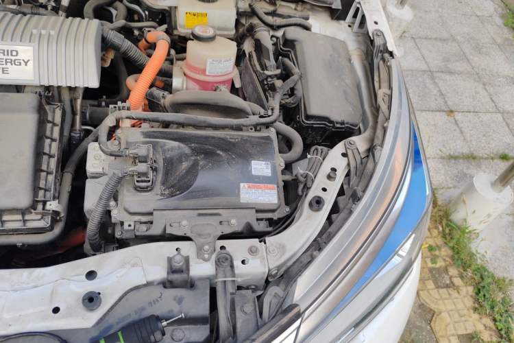 Used Toyota Corolla 2017 Revised Dual-Engine 1.8L E-CVT Elite Edition Engine Bay Left