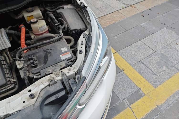 Used Toyota Corolla 2017 Revised Dual-Engine 1.8L E-CVT Leading Edition Engine Bay Left
