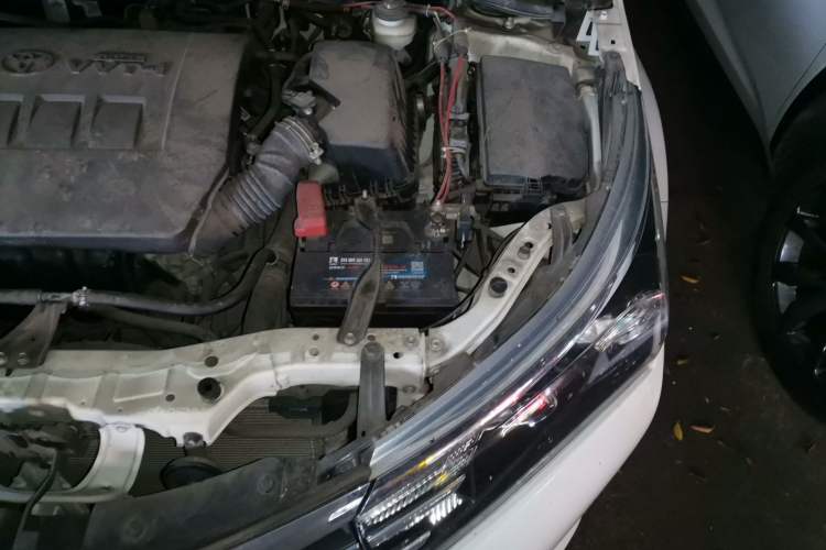 Used Toyota Corolla 2017 Revised Version 1.6L S-CVT GL Engine Bay Left