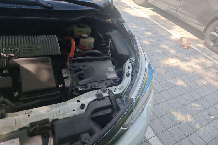 Used Toyota Corolla 2017 Revised Dual-Engine 1.8L E-CVT Elite Edition Engine Bay Left