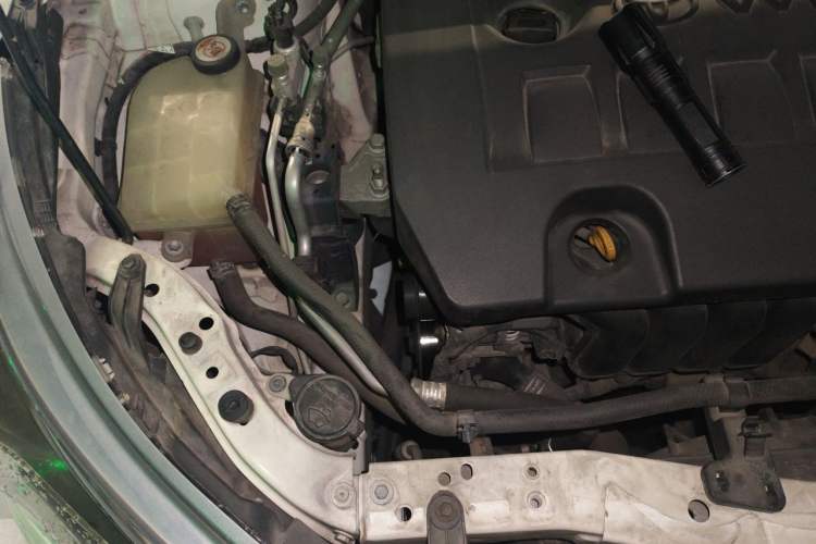 Used Toyota Corolla 2017 Revised Version 1.6L S-CVT GL Engine Bay Right