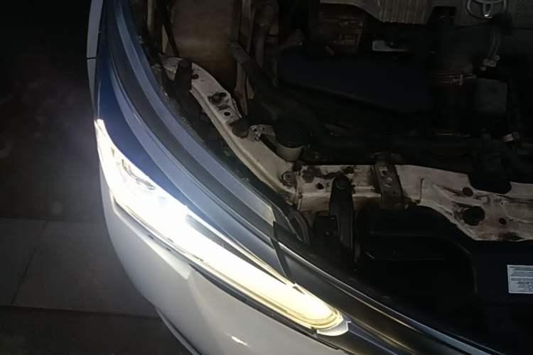 Used Toyota Corolla 2017 Revised Dual-Engine 1.8L E-CVT Elite Edition Engine Bay Right