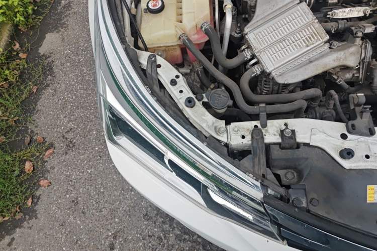 Used Toyota Corolla 2017 Revised Version 1.2T S-CVT GL Engine Bay Right