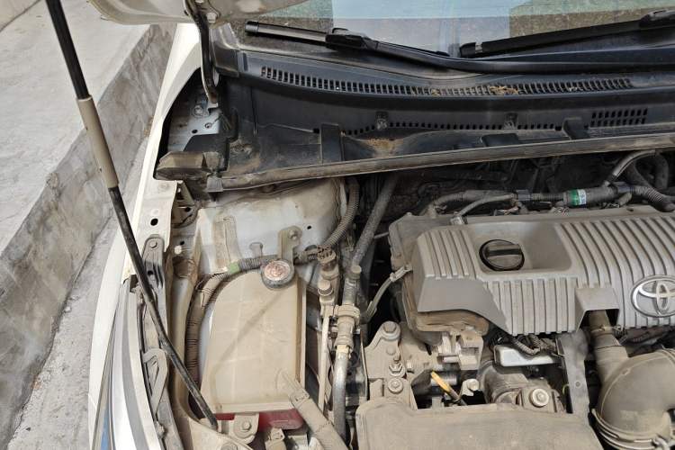 Used Toyota Corolla 2017 Revised Dual-Engine 1.8L E-CVT Leading Edition Engine Bay Right