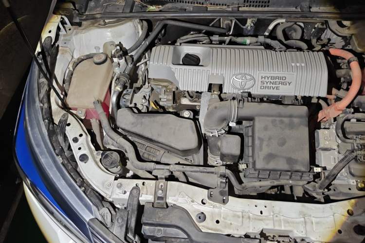 Used Toyota Corolla 2017 Revised Dual-Engine 1.8L E-CVT Elite Edition Engine Bay Right