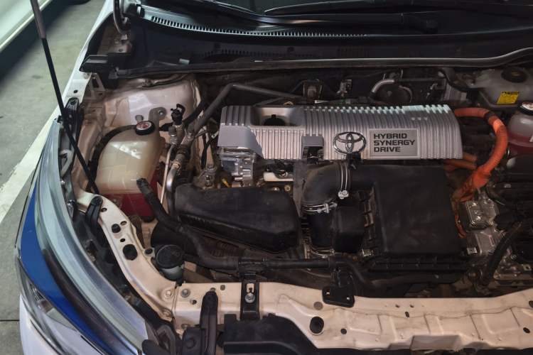 Used Toyota Corolla 2017 Revised Dual-Engine 1.8L E-CVT Leading Edition Engine Bay Right