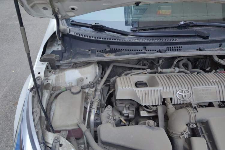 Used Toyota Corolla 2017 Revised Dual-Engine 1.8L E-CVT Leading Edition Engine Bay Right