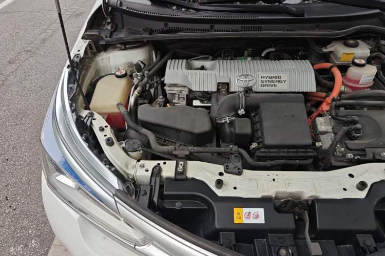 Used Toyota Corolla 2017 Revised Dual-Engine 1.8L E-CVT Luxury Edition Engine Bay Right