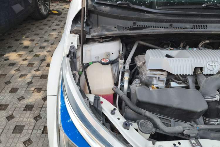 Used Toyota Corolla 2017 Revised Dual-Engine 1.8L E-CVT Leading Edition Engine Bay Right