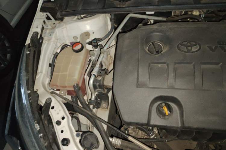 Used Toyota Corolla 2017 1.6L CVT GL Engine Bay Right