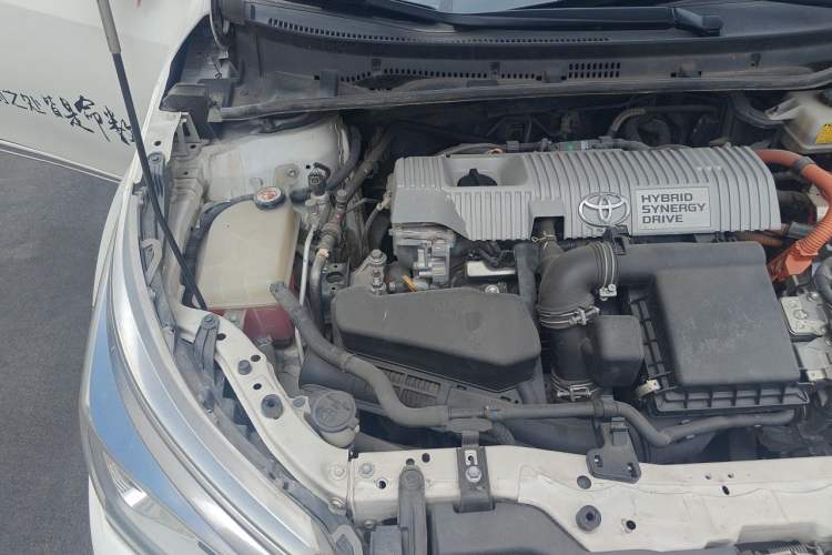 Used Toyota Corolla 2017 Revised Dual-Engine 1.8L E-CVT Elite Edition Engine Bay Right