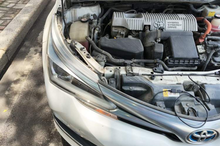 Used Toyota Corolla 2017 Revised Dual-Engine 1.8L E-CVT Elite Edition Engine Bay Right