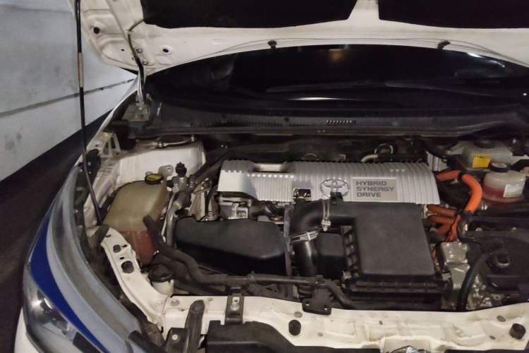 Used Toyota Corolla 2017 Revised Dual-Engine 1.8L E-CVT Elite Edition Engine Bay Right