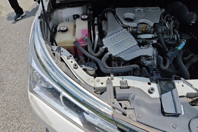Used Toyota Corolla 2017 Revised Version 1.2T S-CVT GL-i Engine Bay Right