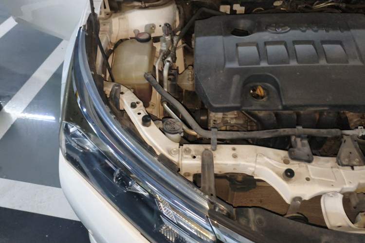 Used Toyota Corolla 2017 1.6L CVT GL Engine Bay Right