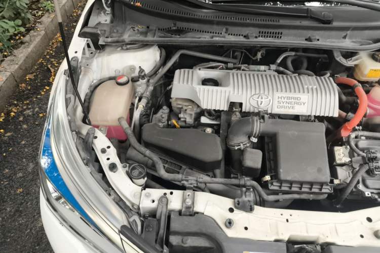 Used Toyota Corolla 2017 Revised Dual-Engine 1.8L E-CVT Luxury Edition Engine Bay Right
