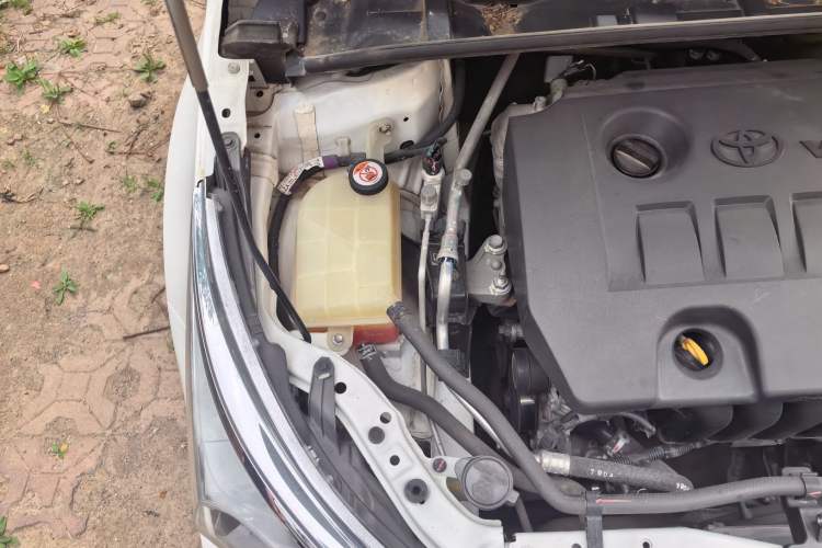 Used Toyota Corolla 2017 Revised Version 1.6L S-CVT GL Engine Bay Right