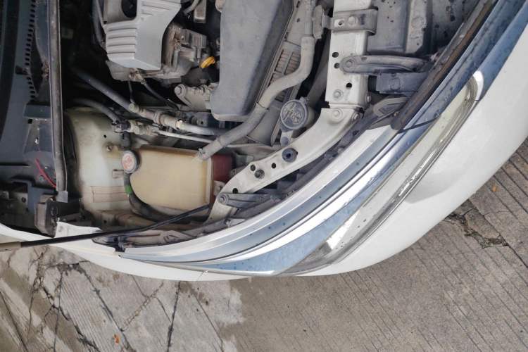 Used Toyota Corolla 2017 Revised Dual-Engine 1.8L E-CVT Leading Edition Engine Bay Right