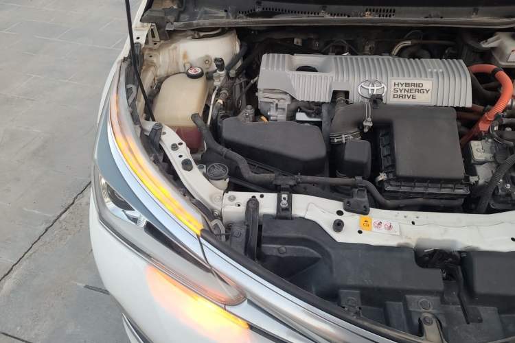 Used Toyota Corolla 2017 Revised Dual-Engine 1.8L E-CVT Elite Edition Engine Bay Right