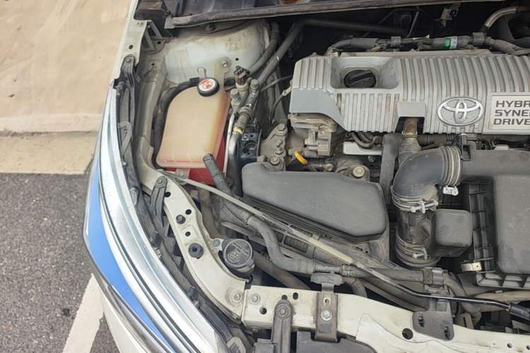Used Toyota Corolla 2017 Revised Dual-Engine 1.8L E-CVT Luxury Edition Engine Bay Right