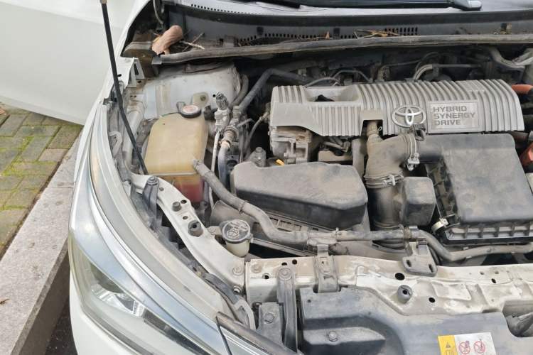 Used Toyota Corolla 2017 Revised Dual-Engine 1.8L E-CVT Luxury Edition Engine Bay Right