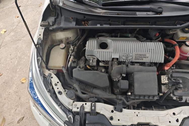 Used Toyota Corolla 2017 Revised Dual-Engine 1.8L E-CVT Leading Edition Engine Bay Right