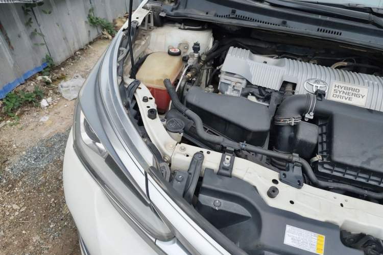 Used Toyota Corolla 2017 Revised Dual-Engine 1.8L E-CVT Elite Edition Engine Bay Right