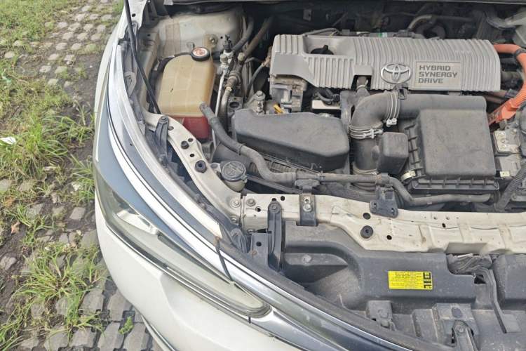 Used Toyota Corolla 2017 Revised Dual-Engine 1.8L E-CVT Elite Edition Engine Bay Right