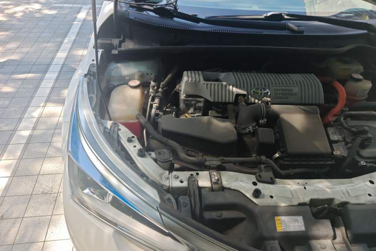 Used Toyota Corolla 2017 Revised Dual-Engine 1.8L E-CVT Elite Edition Engine Bay Right