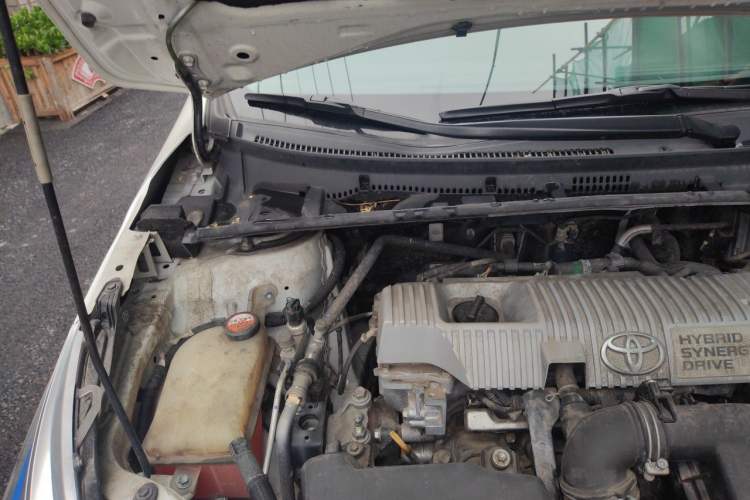 Used Toyota Corolla 2017 Revised Dual-Engine 1.8L E-CVT Elite Edition Engine Bay Right