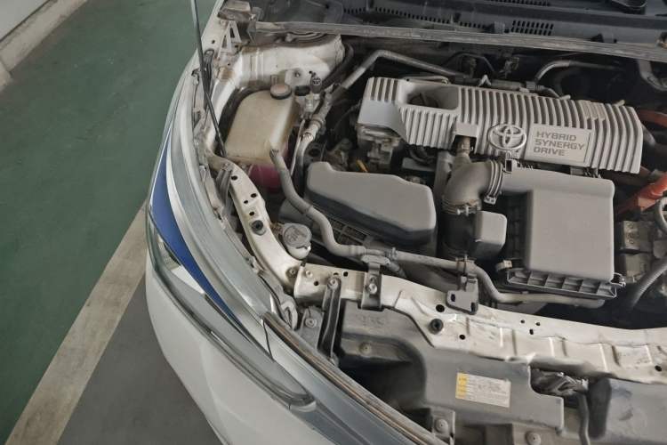 Used Toyota Corolla 2017 Revised Dual-Engine 1.8L E-CVT Elite Edition Engine Bay Right