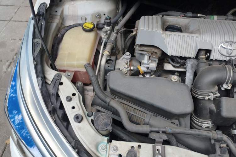 Used Toyota Corolla 2017 Revised Dual-Engine 1.8L E-CVT Elite Edition Engine Bay Right