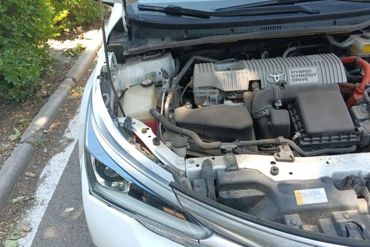 Used Toyota Corolla 2017 Revised Dual-Engine 1.8L E-CVT Elite Edition Engine Bay Right