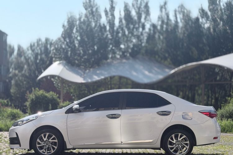 Used Toyota Corolla 2017 Revised Version 1.2T S-CVT GL-i Leather Edition Exterior 2