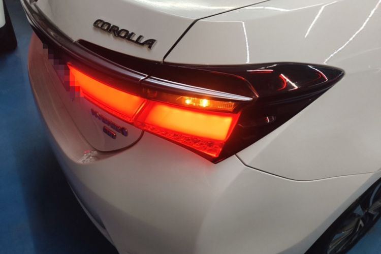 Used Toyota Corolla 2017 Revised Dual-Engine 1.8L E-CVT Leading Edition Exterior 3