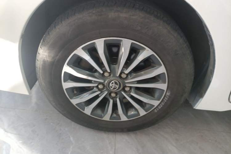 Used Toyota Corolla 2017 Revised Version 1.2T S-CVT GL Exterior 3
