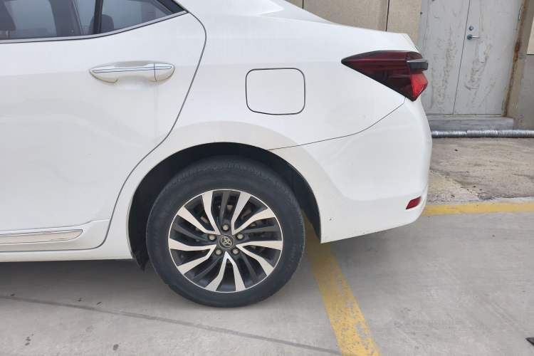 Used Toyota Corolla 2017 Revised Dual-Engine 1.8L E-CVT Elite Edition Exterior 6