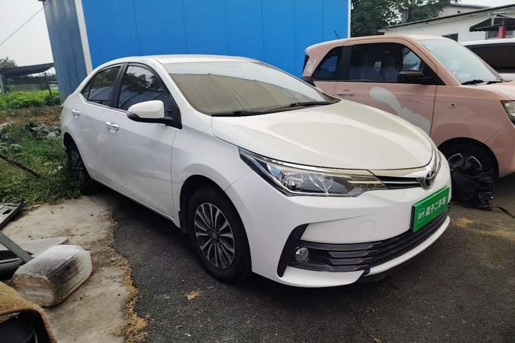Used Toyota Corolla 2017 Revised Version 1.2T S-CVT GL Front Right 45 Deg