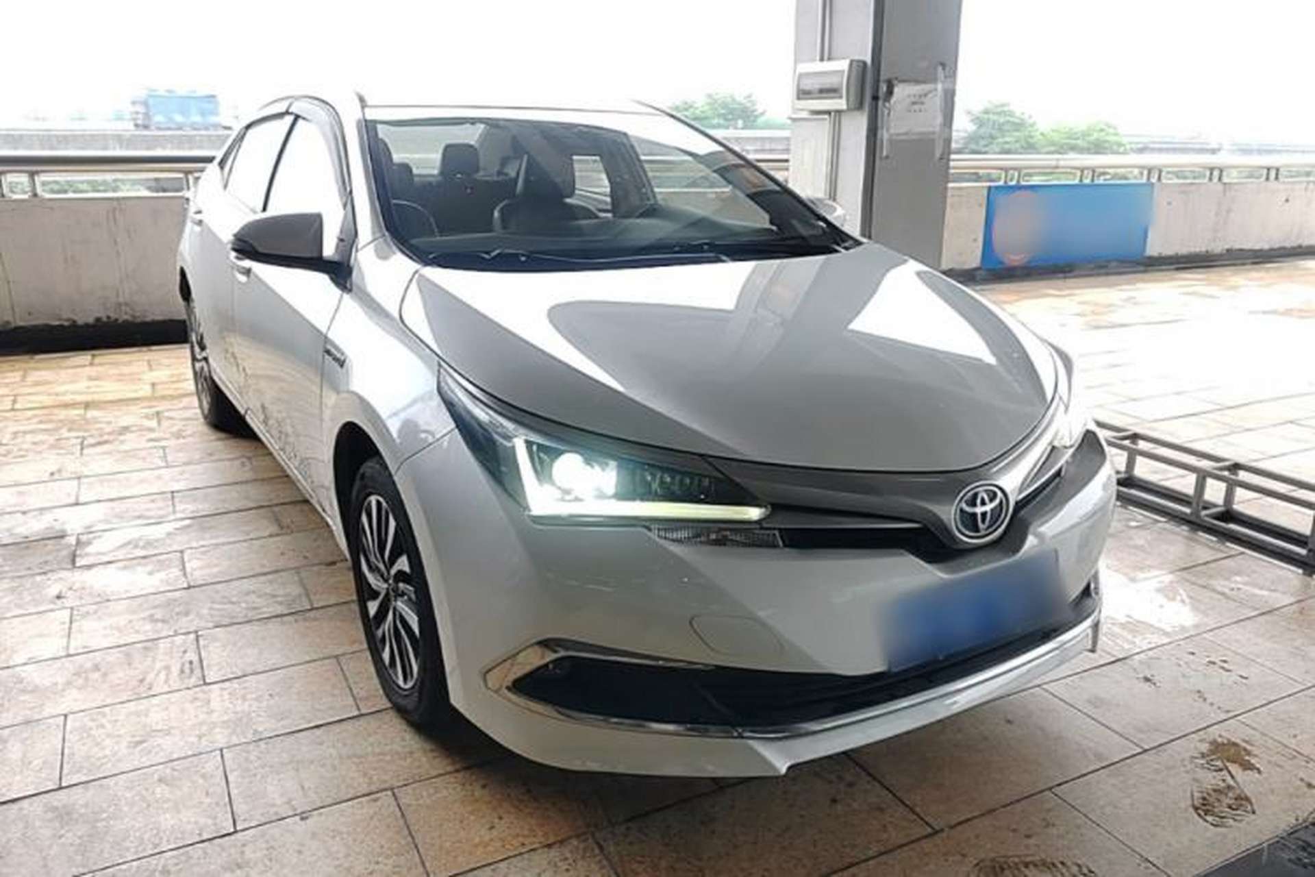 Used Toyota Corolla 2017 Revised Dual-Engine 1.8L E-CVT Elite Edition Front Right 45 Deg