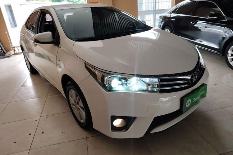 Used Toyota Corolla 2017 1.6L CVT GL Front Right 45 Deg