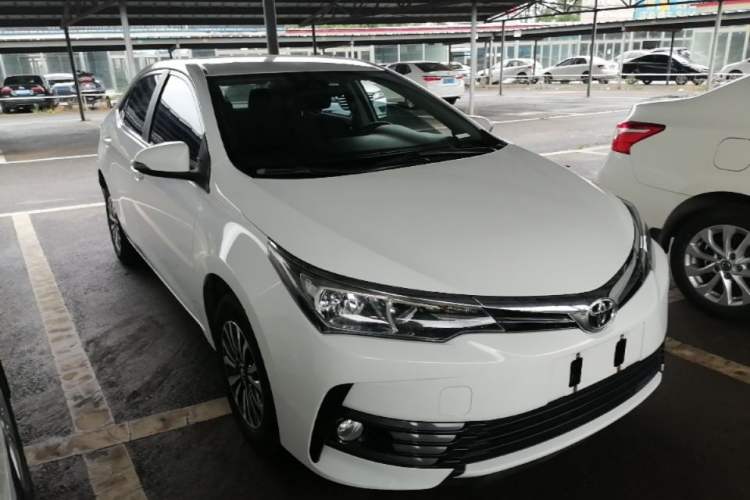 Used Toyota Corolla 2017 Revised Version 1.2T S-CVT GL Front Right 45 Deg