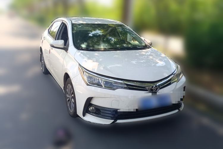 Used Toyota Corolla 2017 Revised Version 1.2T S-CVT GL Front Right 45 Deg