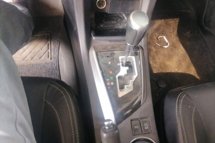 Used Toyota Corolla 2017 1.2T CVT GL-i Leather Edition Gear Lever