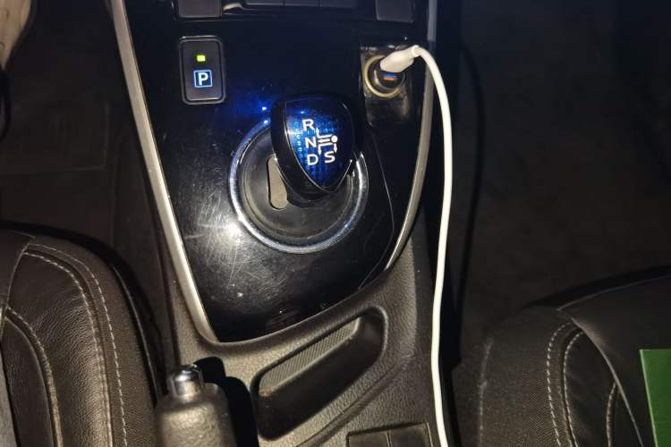Used Toyota Corolla 2017 Revised Dual-Engine 1.8L E-CVT Elite Edition Gear Lever