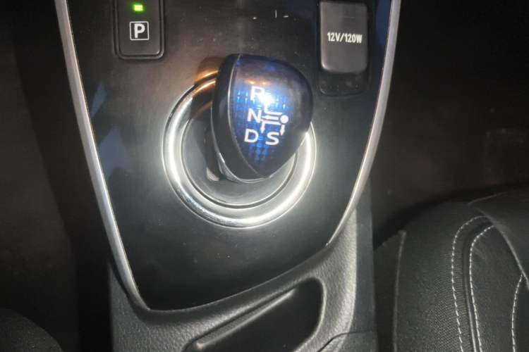 Used Toyota Corolla 2017 Revised Dual-Engine 1.8L E-CVT Elite Edition Gear Lever